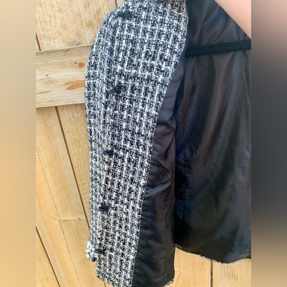 Chico’s CROPPED TWEED BLAZER JACKET Embellished Designer Shoulder Pads Trendy M - Picture 8 of 14